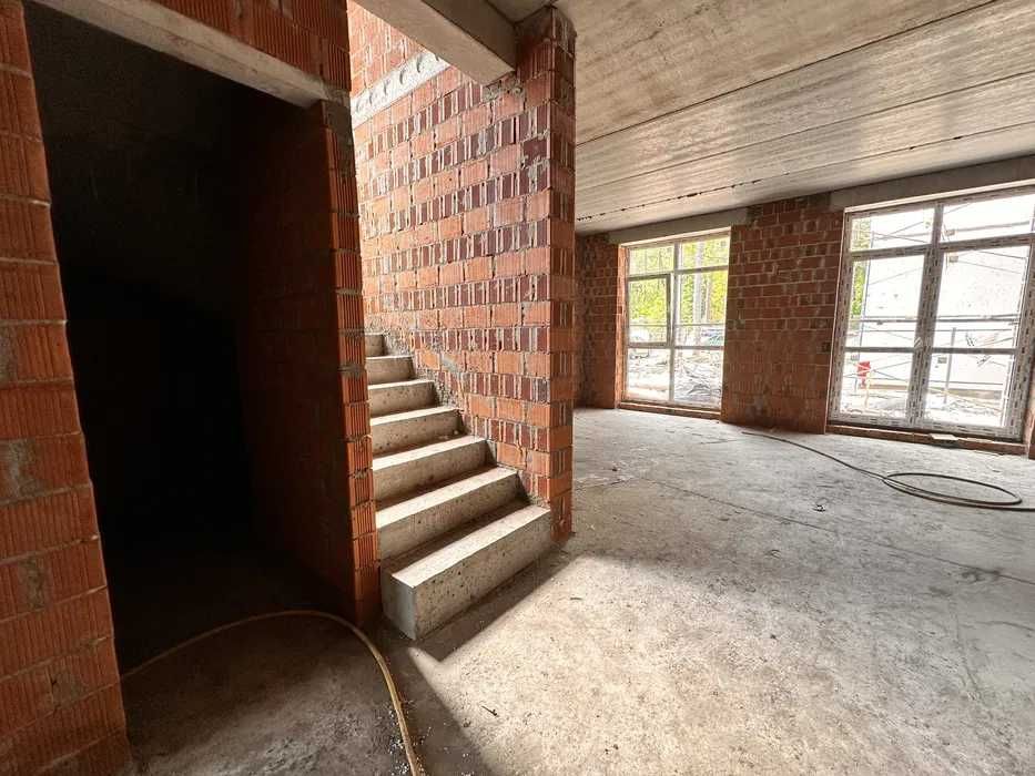 Таунхаус  Від забудовника! 4 спальні + кухня 26 м²! центр.комунікації