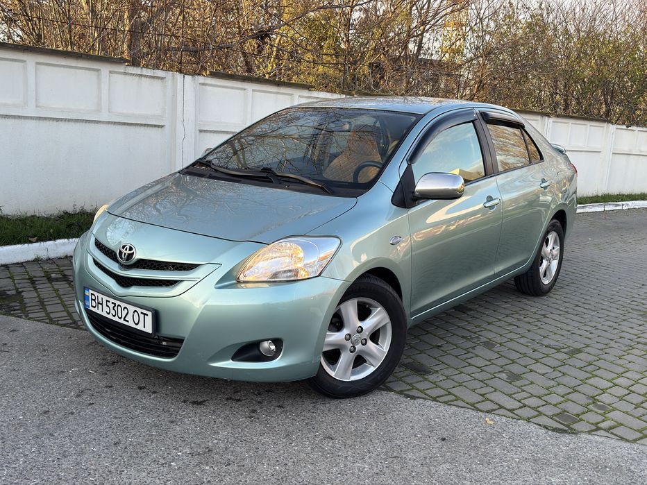 Продам Тоёту Ярис на автомате!