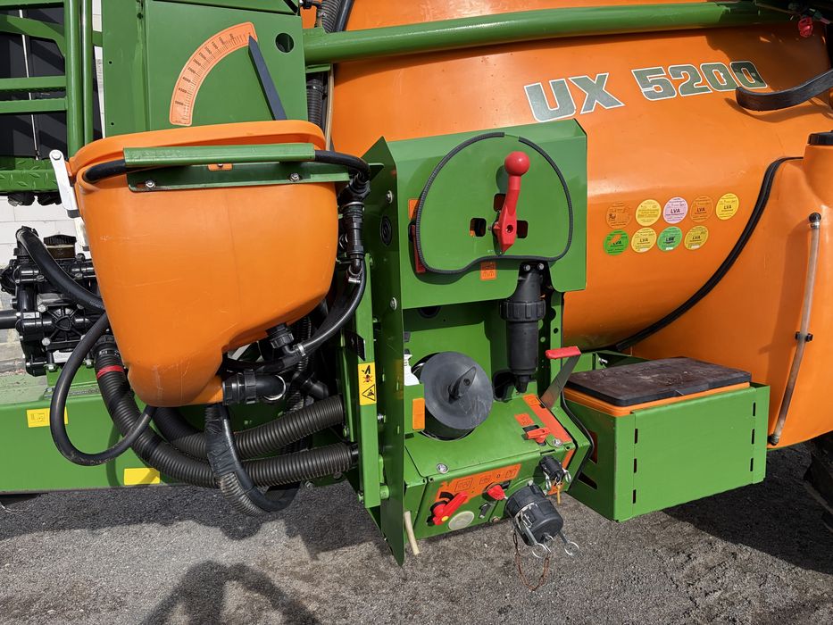 Opryskiwacz Amazone UX5200