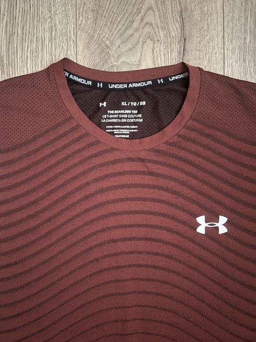 Футболка Under Armour Seamless Wave