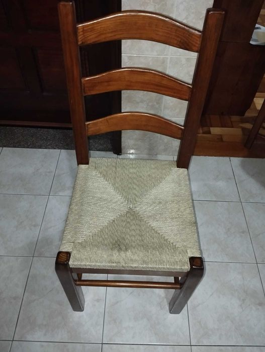 Vendo cadeiras em madeira