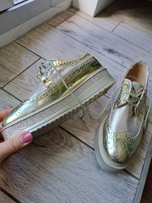 Sprzedam nowe zlote mokasyny