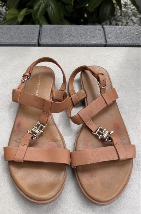 Sandały Tommy Hilfiger – skórzane, brązowe