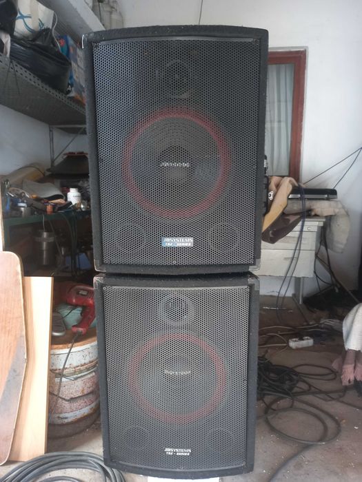 Colunas de som e respetivo processamento.