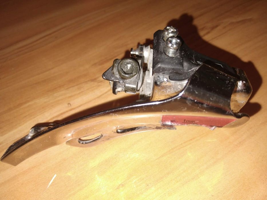 Przednia przerzutka Shimano.