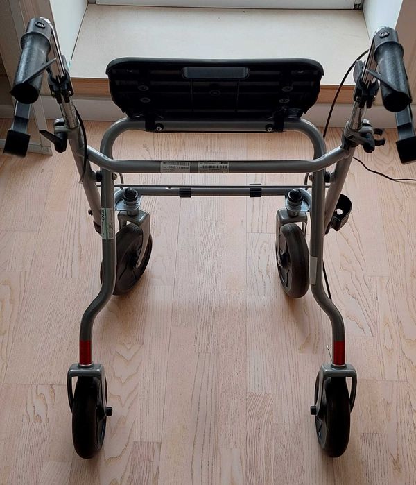 Візочок для літніх людей