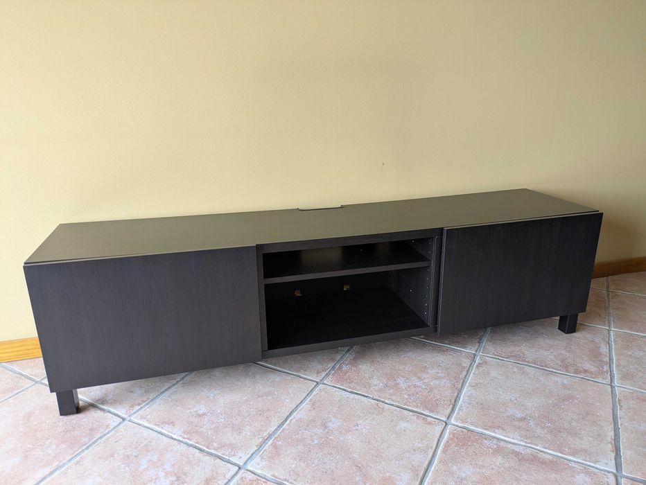 Móvel de televisão, mesa de centro e secretária