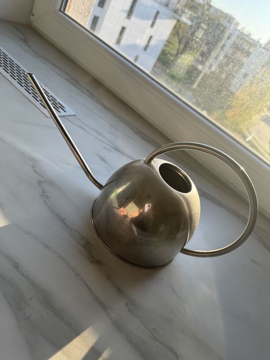 Piękna Konewka metalowa