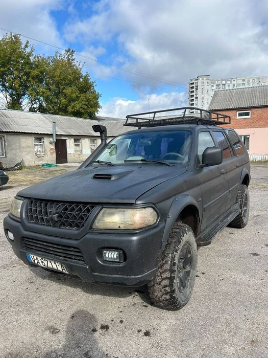 Mitsubishi Pajero Sport( Мітсубісі Паджеро Спорт)2,5 Дизель 2003 рік Механіка Повний привід 4Х4 Гарний Джип
