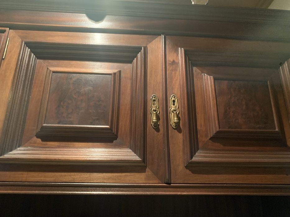 Móvel de sala ou escritório, em mogno