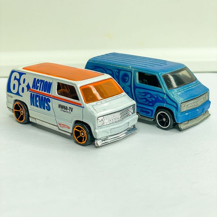 HotWheels ‘77 Dodge Van Custom Lote de 2 com rara Color Shifter