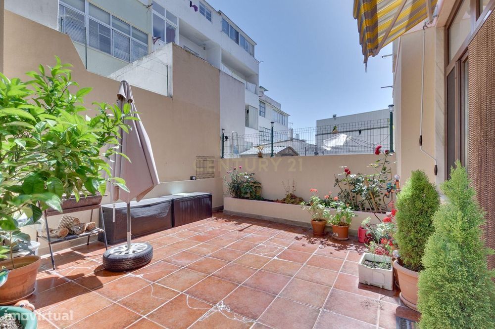 Apartamento T3 com terraço privativo de 51,5 m², em Povos, Vila Franca