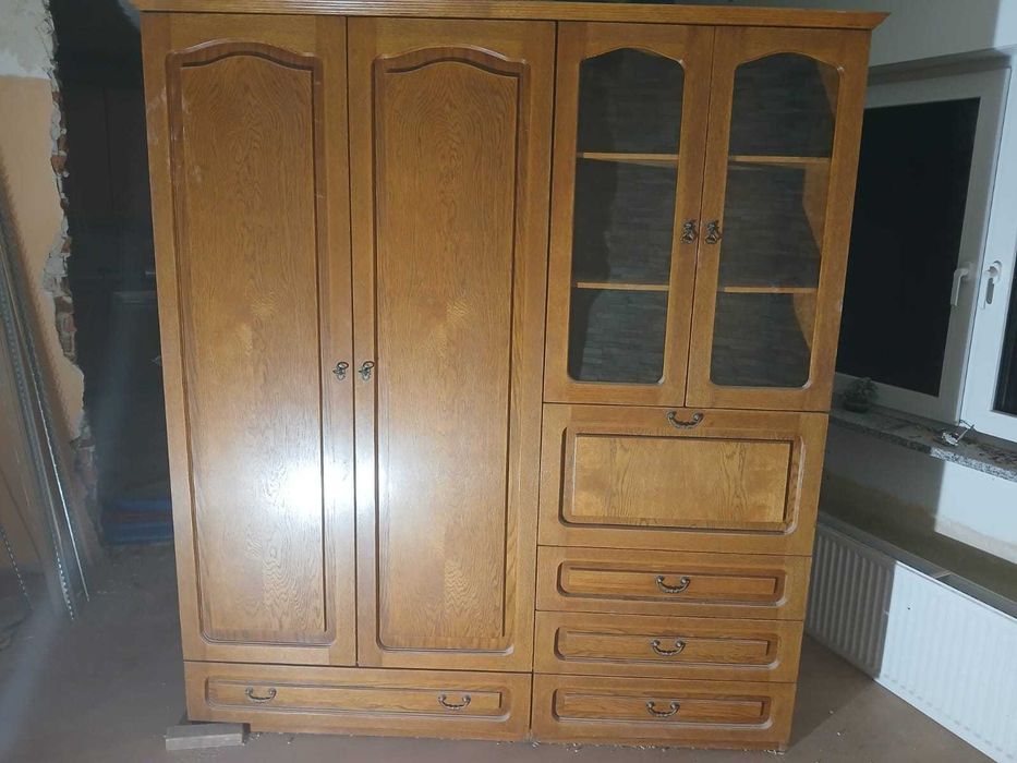 Sprzefam Dębową szafę i szafkę RTV