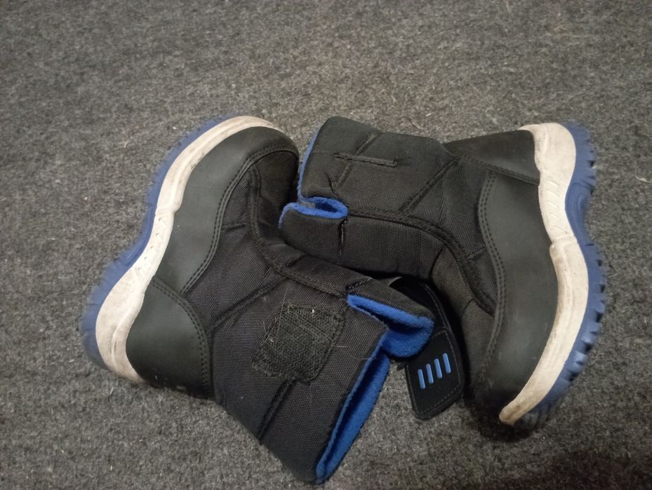 Дитячі чоботи чорні Sinsay утеплені 27 розмір, чудовий стан