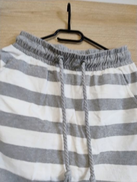 Spódnica marki Reserved