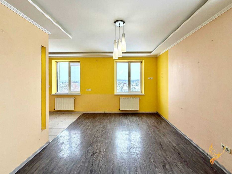 Постанови! Велика квартира з ремонтом в приміській зоні!