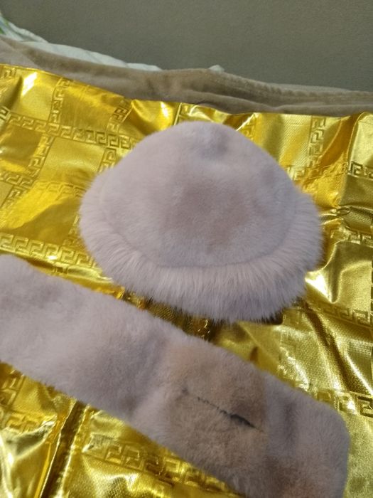 Шапка жіноча. Новий комплект