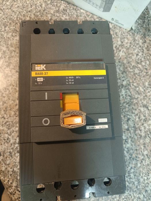Автоматичний вимикач ланцюга VA88-37 3P 400A 35kA IEK