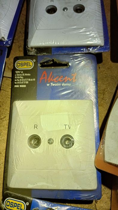 Zestaw gniazdek cena za  60 sztuk ospel akcent