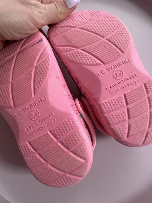 Тапочки типу крокси шльопанці