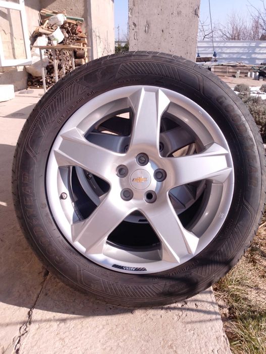 Шини GOODYEAR 215/55 R17 98W
