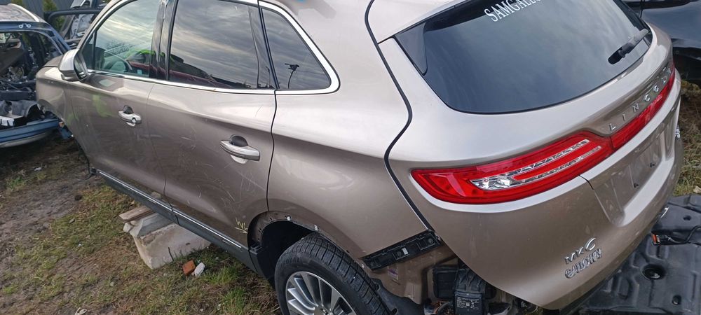 четверть панель поріг кузов lincoln mkc EJ7Z-7827840-A 	EJ7Z-7827841-A