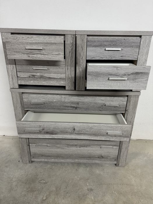 Cómoda e mesas de cabeceira