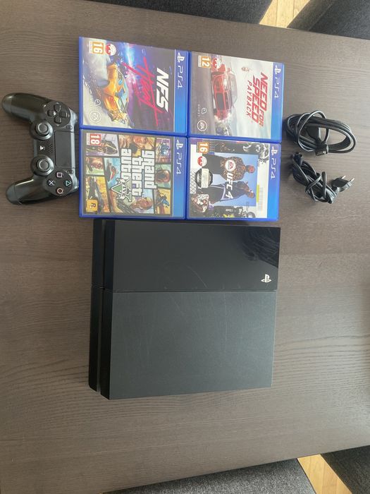 Playstation 4 1tb + 4 gry