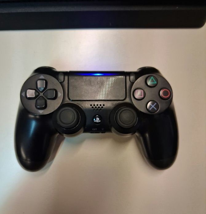 PS4 Slim 1TB + Comando + Jogo LEGO Worlds (Impecável)