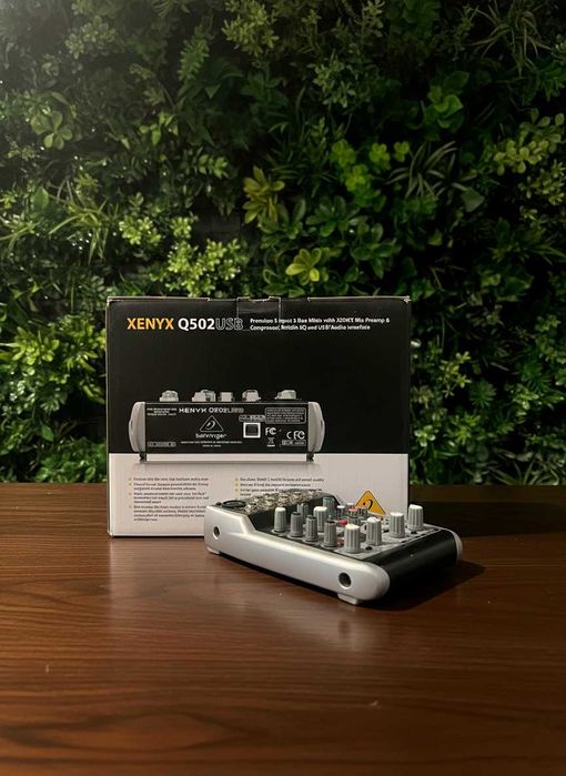 Behringer XENYX Q502USB em excelente estado