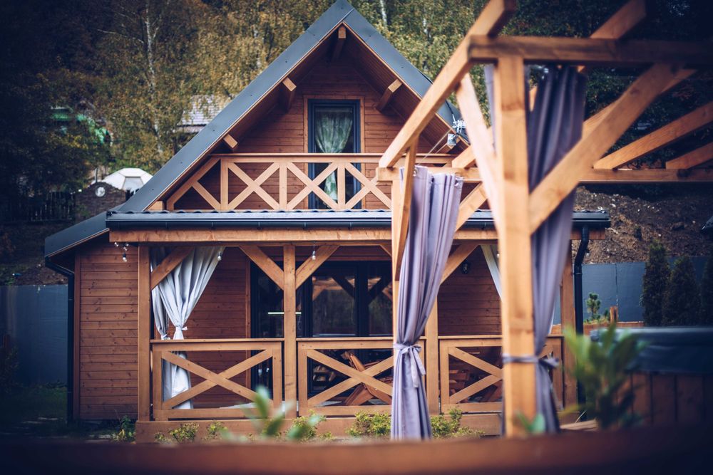 Domki. Bieszczady. Balia, jacuzzi na wyłączność w cenie.
