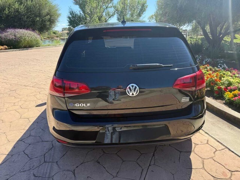 Volkswagen e-Golf      2016