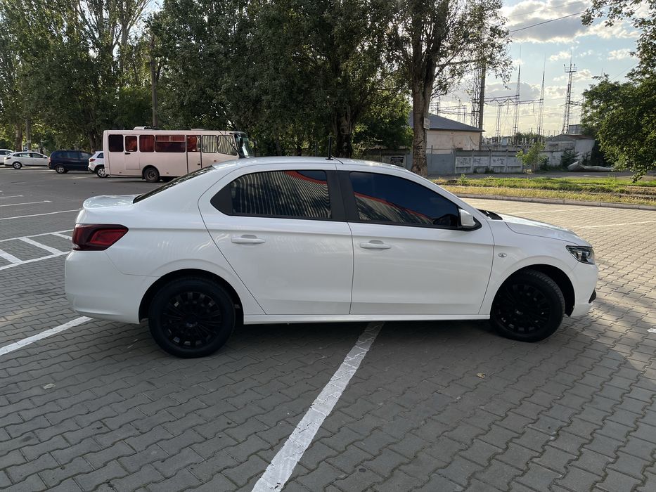 Peugeot 301 1.2л. 2019 года