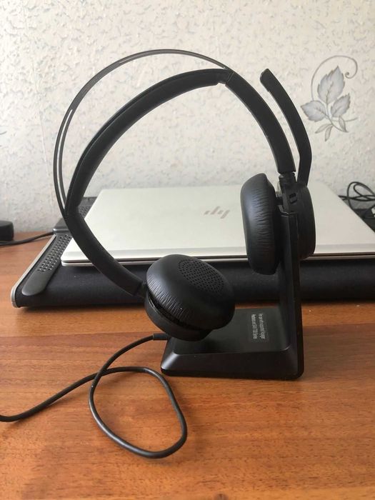 Бездротова  гарнітура Навушники Plantronics Poly Voyager Focus 2