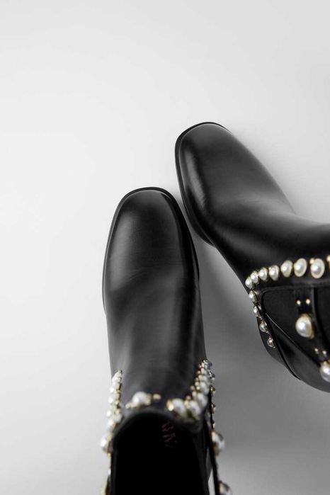 Botas com pérolas Zara 35 semi novas