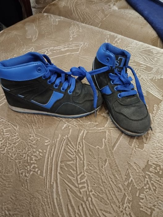 Продам детскую обувь