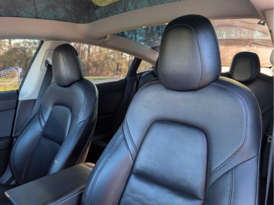 Tesla Model 3      2022
