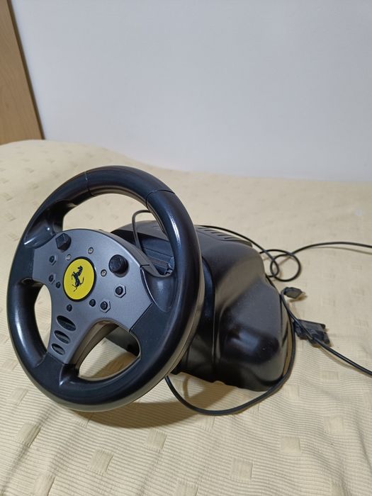Conjunto volante e pedais para PC