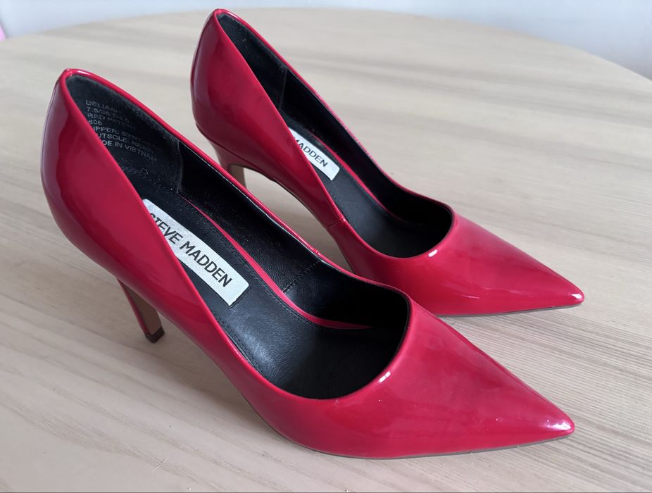 Lakierowane czerwone szpilki Steve Madden