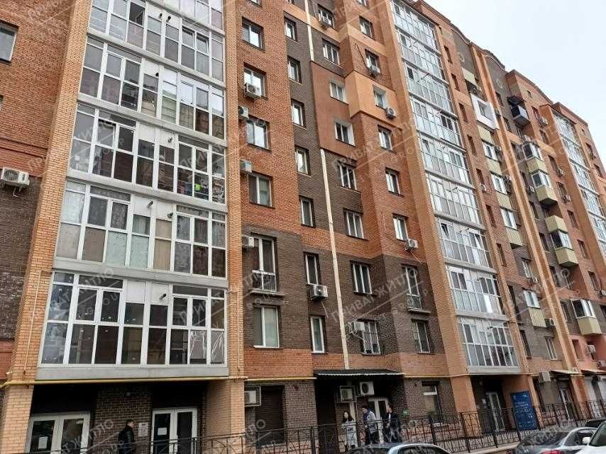 2-кімнатна в центрі, інд. опалення, середній поверх