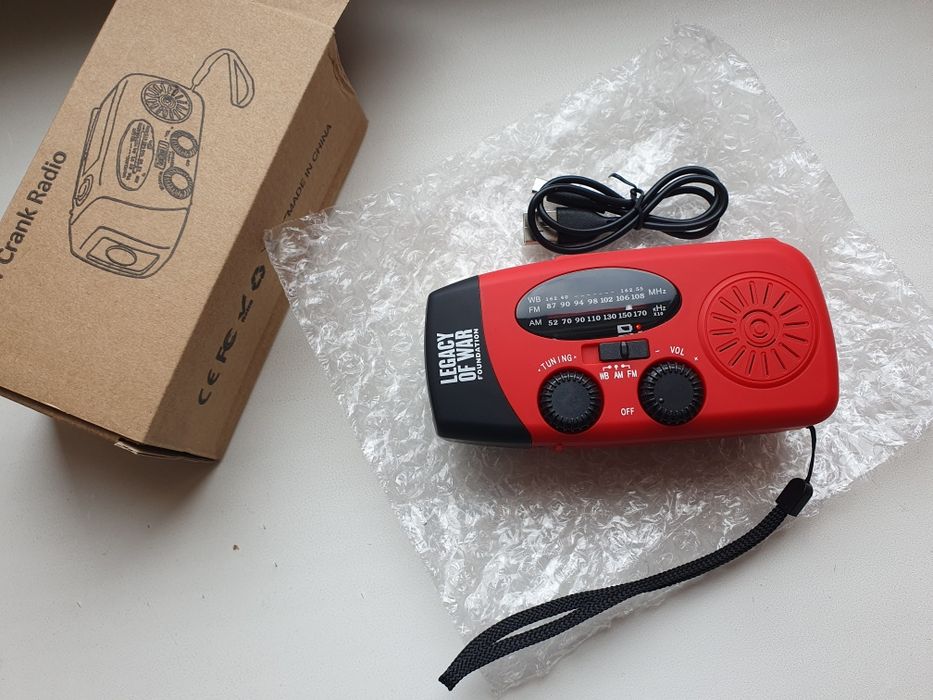 Радиоприемник павербанк фонарик зарядное для телефона