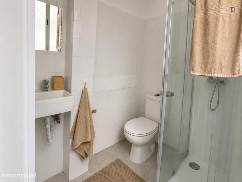 Quarto - localizado em Arroios Lisbon