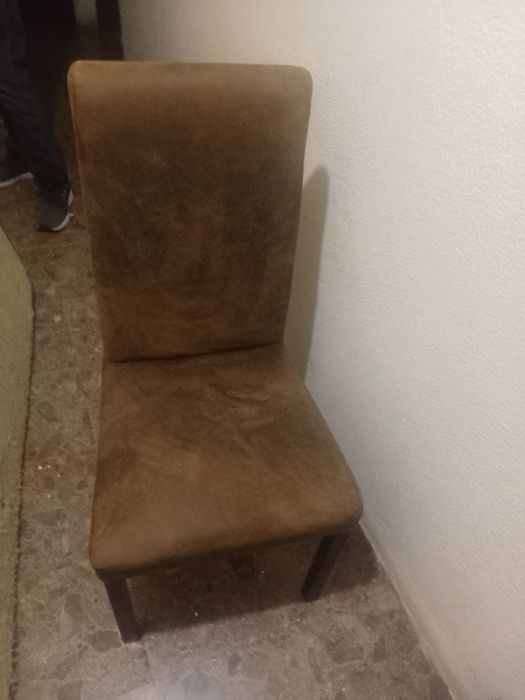 6 cadeiras em camurça e madeira pura