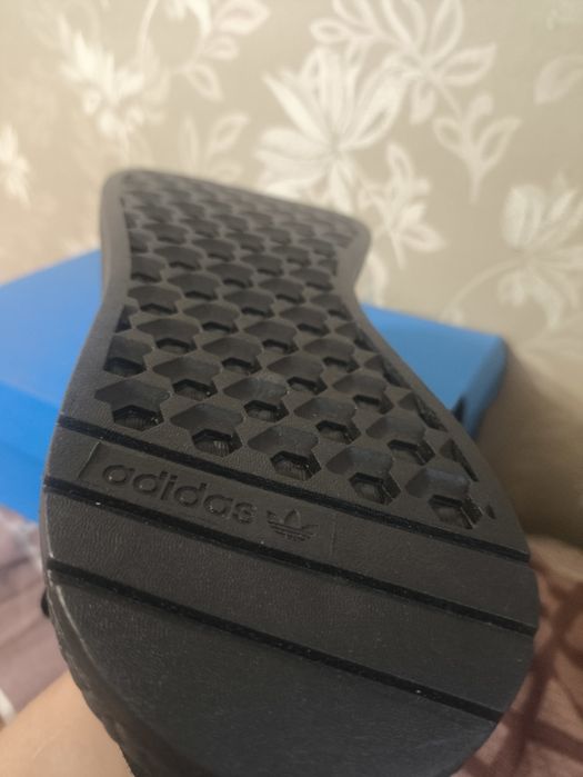 Продам кросівки Adidas 41-45