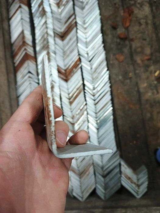 kątownik metalowy