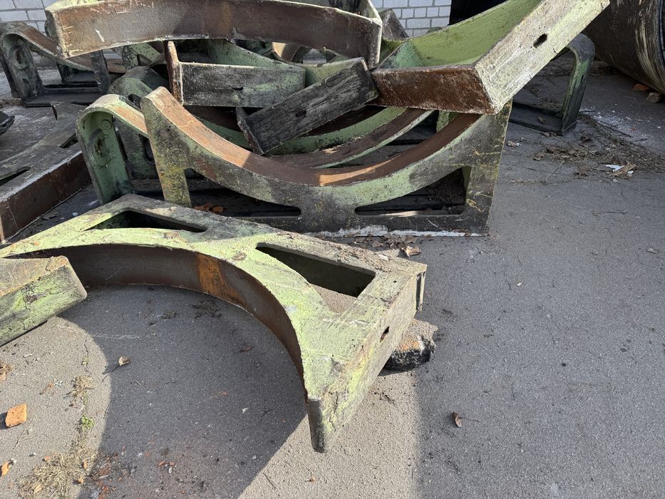 Підставка,опора під ємності,бочки , цистерни.