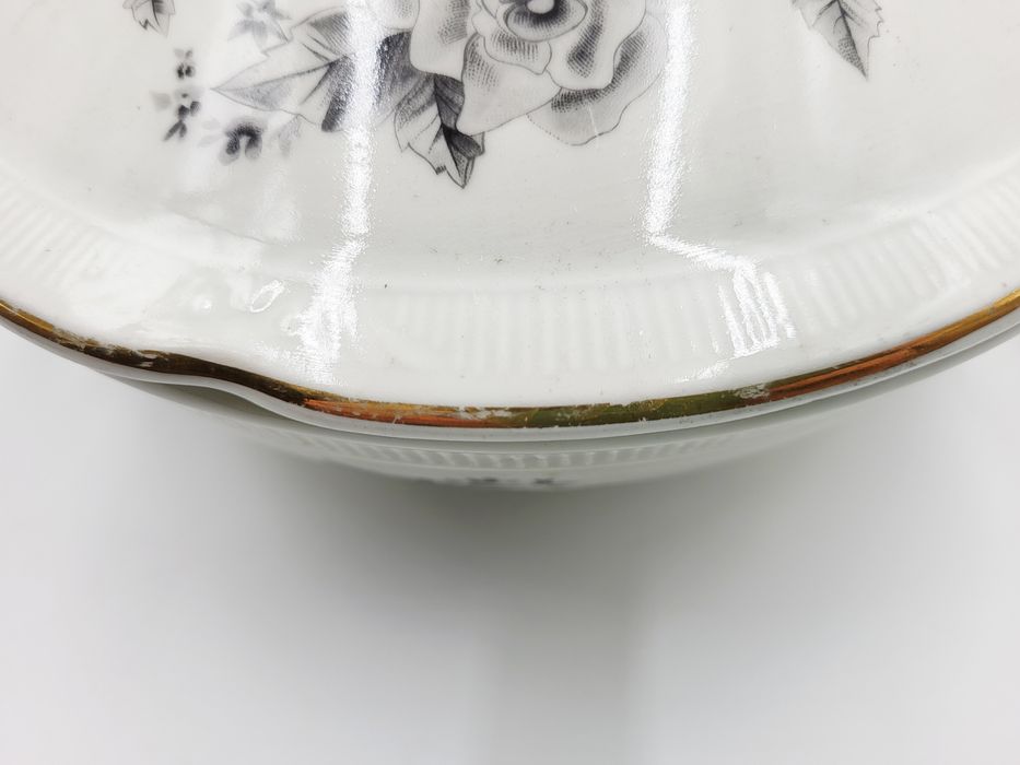 Stara, porcelanowa waza na zupę Chodzież