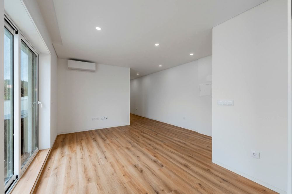T3 Novo (2025) com Terraço Privativo de 50m – Centro de Amares
Preço: 278.000€ (fixo)