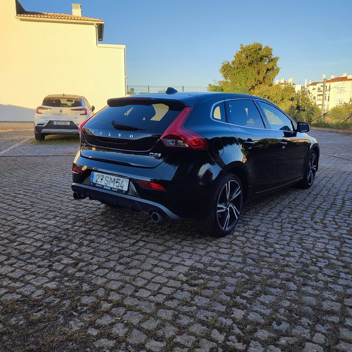 Volvo V40 R design