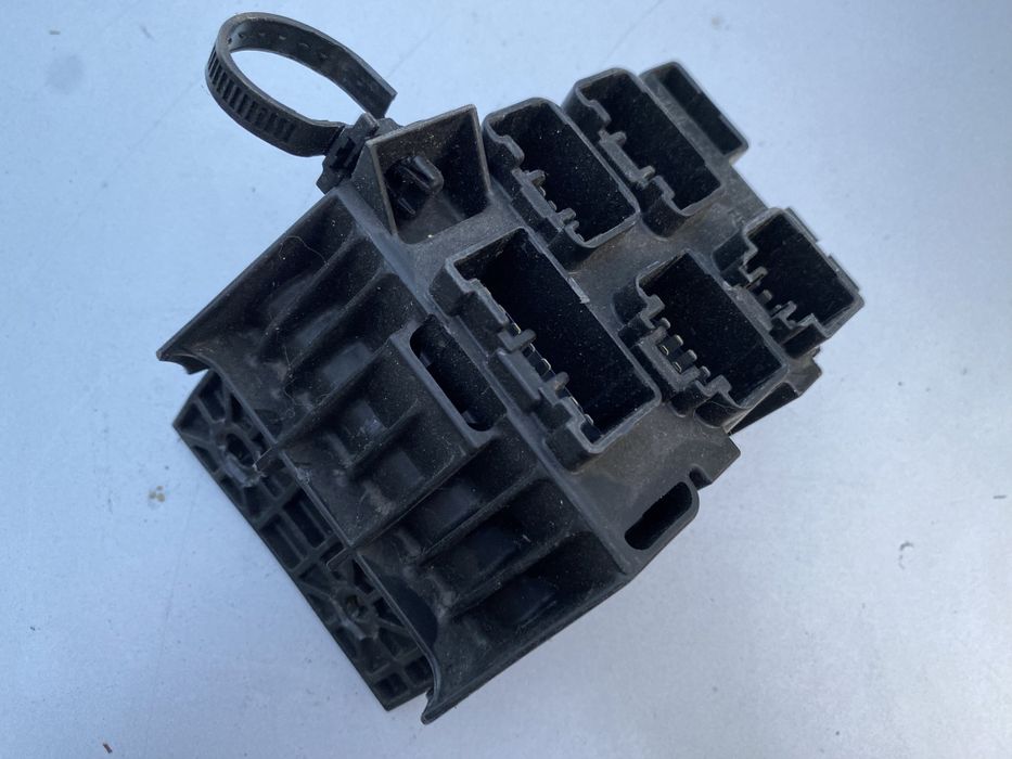 Блок, корпус, колодка предохранителей для Toyota Avensis T25